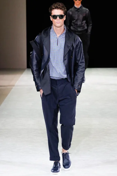Look 32